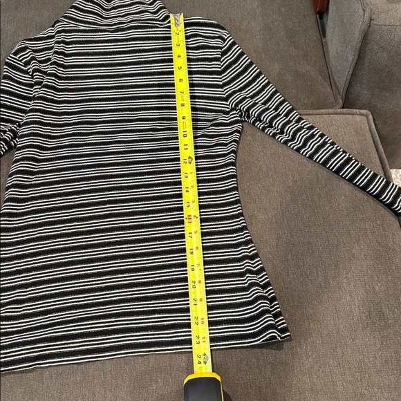 NWOT Ann Taylor Striped Turtleneck - size small - Picture 8 of 8